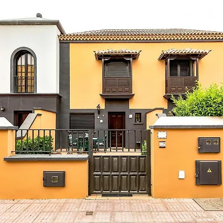 Townhouse In La Duquesa With Bbq And Shared Pool アデヘ