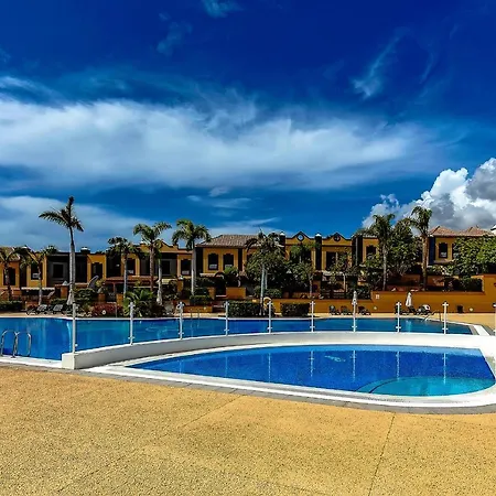 Hébergement de vacances Townhouse In La Duquesa With Bbq And Shared Pool *