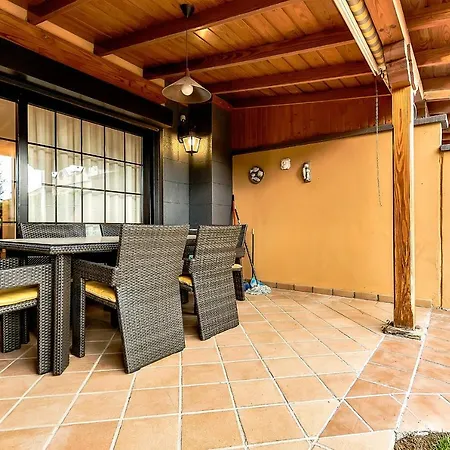 Townhouse In La Duquesa With Bbq And Shared Pool