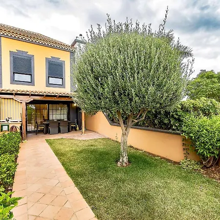 Townhouse In La Duquesa With Bbq And Shared Pool *