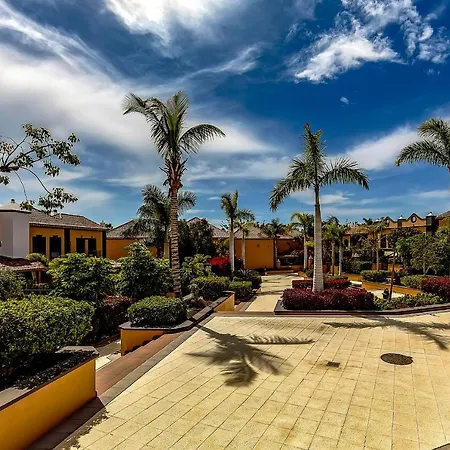 別荘 Townhouse In La Duquesa With Bbq And Shared Pool