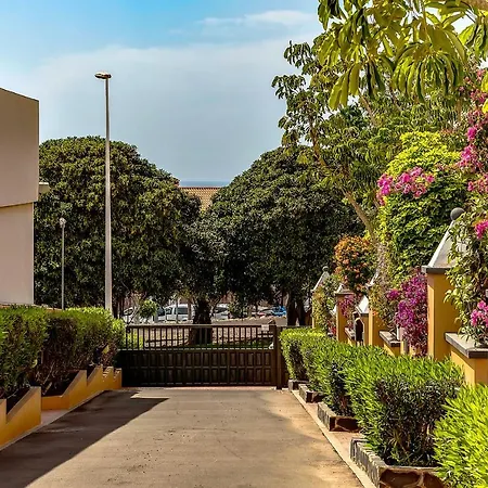 別荘 Townhouse In La Duquesa With Bbq And Shared Pool アデヘ