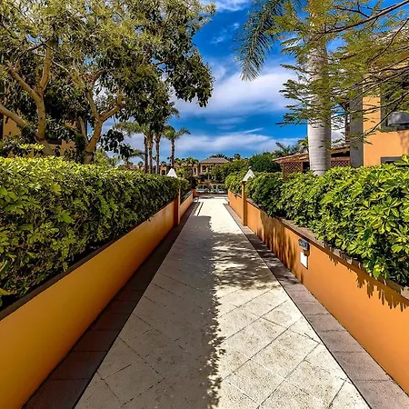 Townhouse In La Duquesa With Bbq And Shared Pool アデヘ