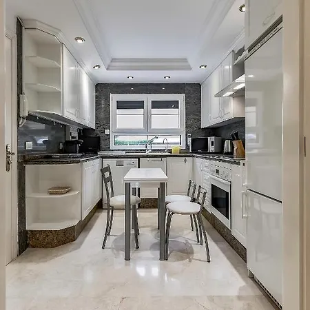 別荘 Townhouse In La Duquesa With Bbq And Shared Pool