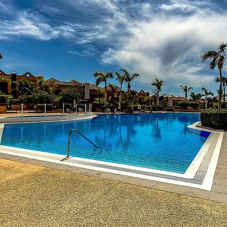 Townhouse In La Duquesa With Bbq And Shared Pool Hébergement de vacances