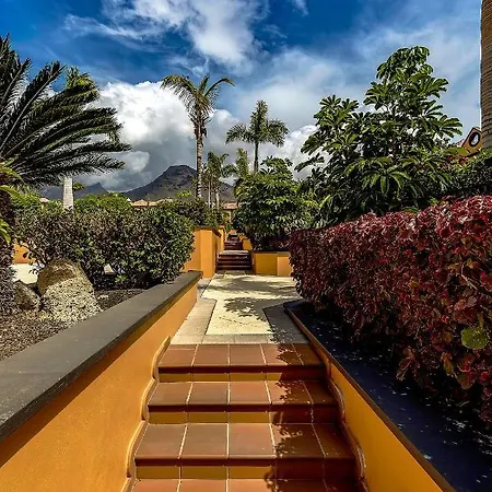 Townhouse In La Duquesa With Bbq And Shared Pool 別荘 アデヘ