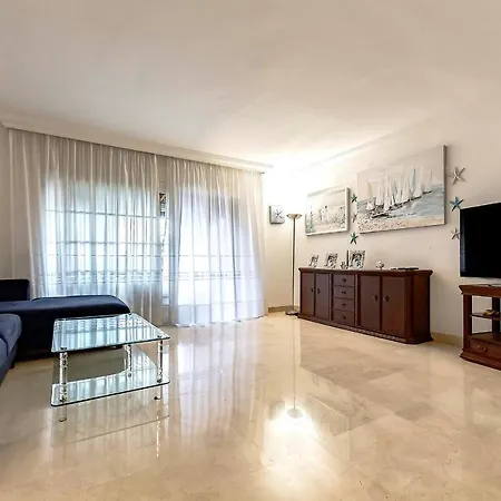 Townhouse In La Duquesa With Bbq And Shared Pool Hébergement de vacances
