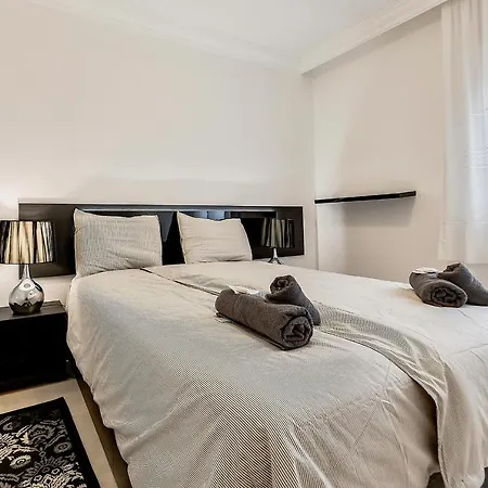 Townhouse In La Duquesa With Bbq And Shared Pool Hébergement de vacances