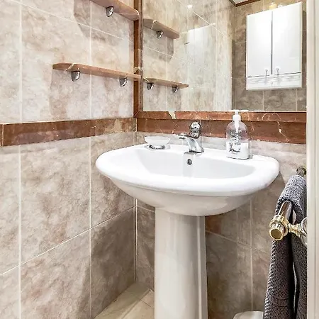 別荘 Townhouse In La Duquesa With Bbq And Shared Pool *