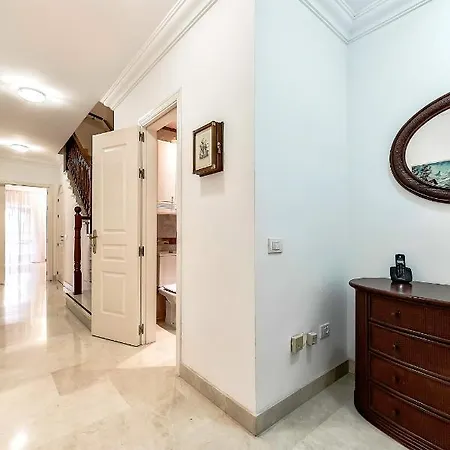 別荘 Townhouse In La Duquesa With Bbq And Shared Pool