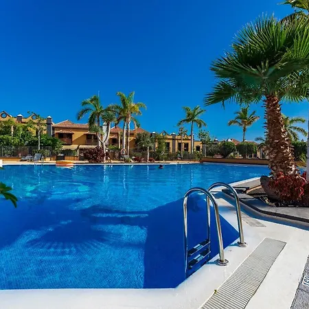 Hébergement de vacances Townhouse In La Duquesa With Bbq And Shared Pool *